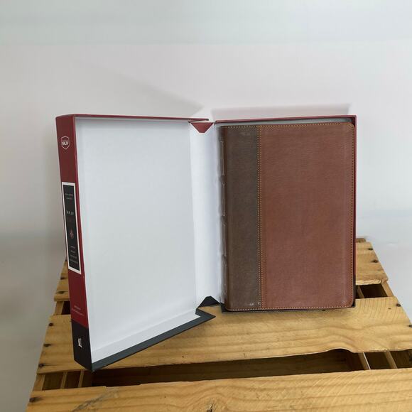 Thomas Nelson Maclaren series NKJV Bible Large print - Picture 6 of 15